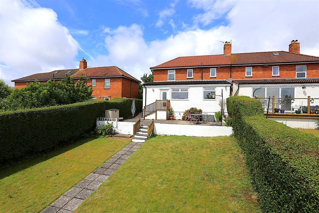 Property photo 2 of 27