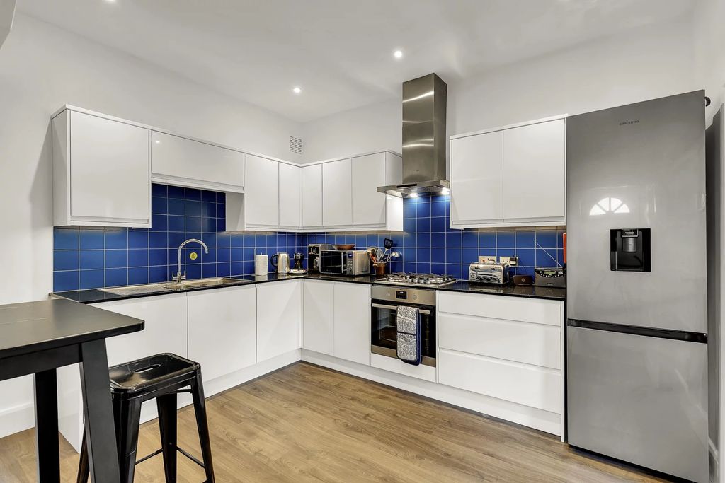 Property photo 2 of 24