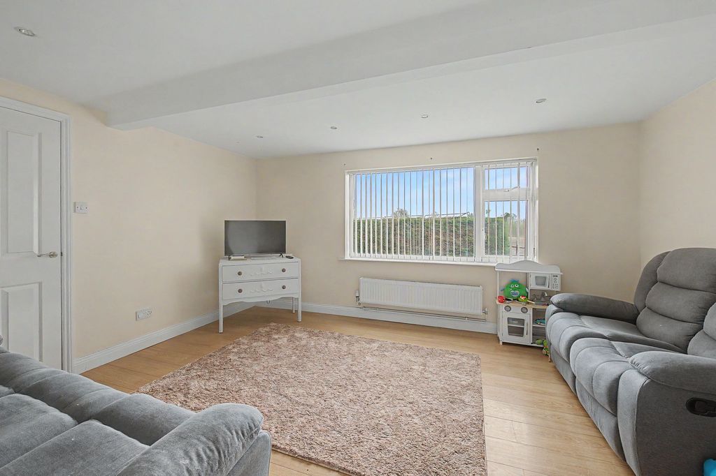 Property photo 3 of 25