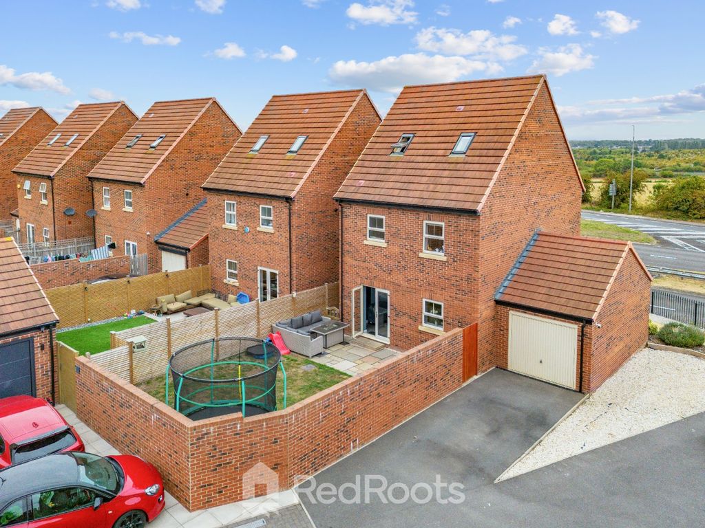 Property photo 2 of 32 4441412