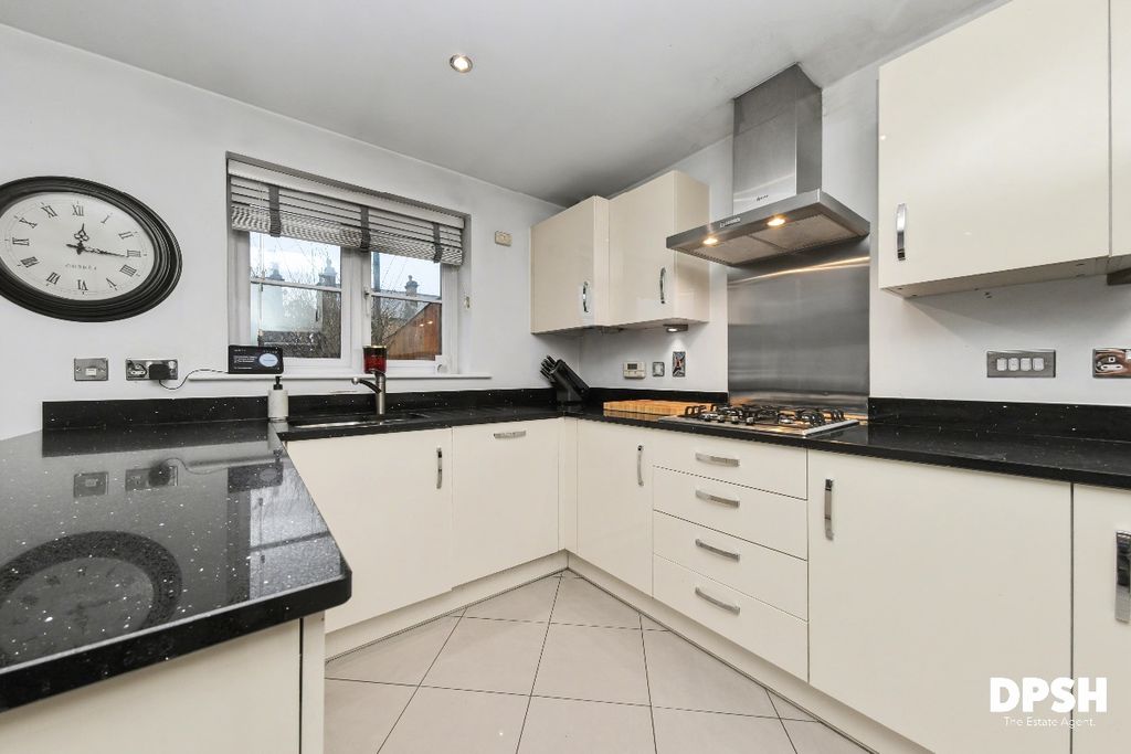 Property photo 3 of 28