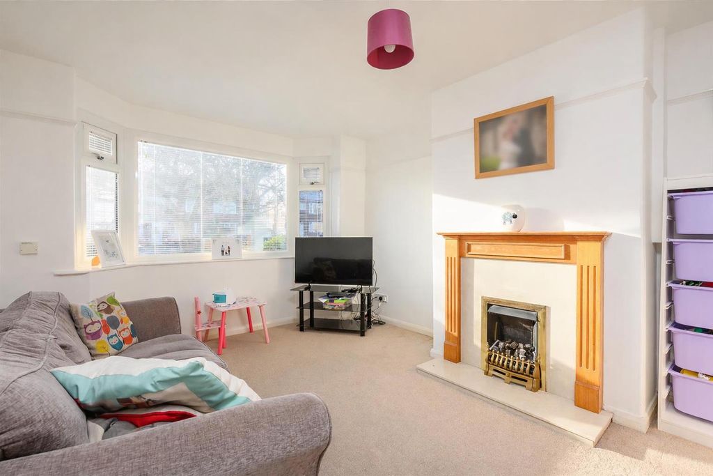 Property photo 2 of 11 Living Room