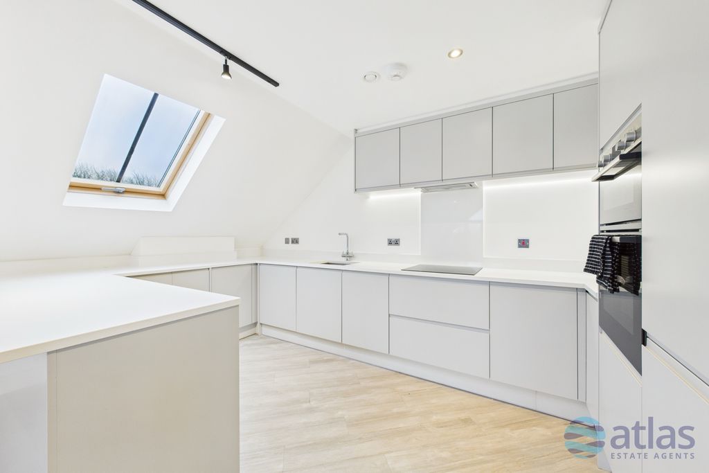 Property photo 2 of 11 Kitchen