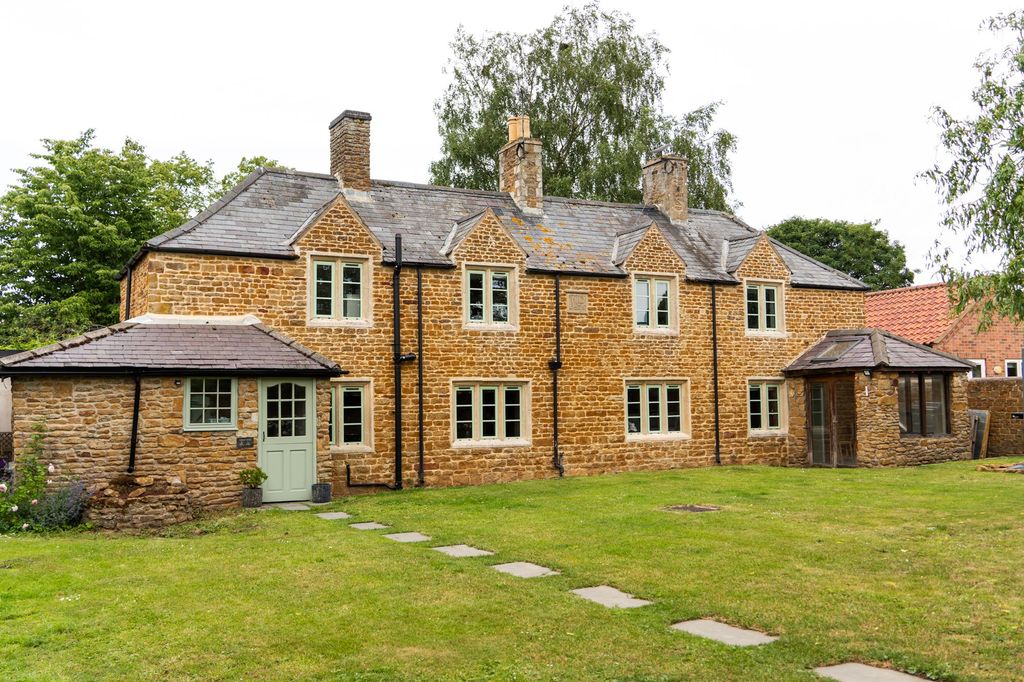 Property photo 1 of 40