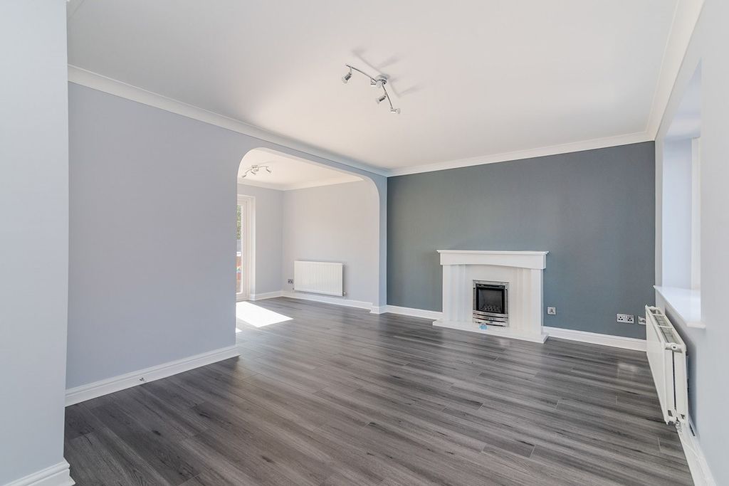 Property photo 2 of 8 Lounge/Dining Room