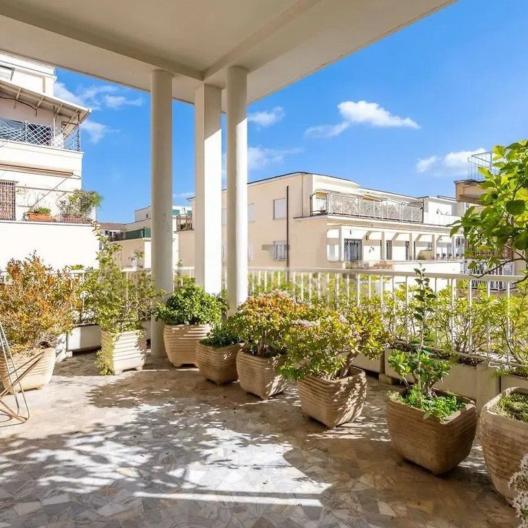 Property photo 1 of 16 Elegant Apartment In Rome, Lazio
