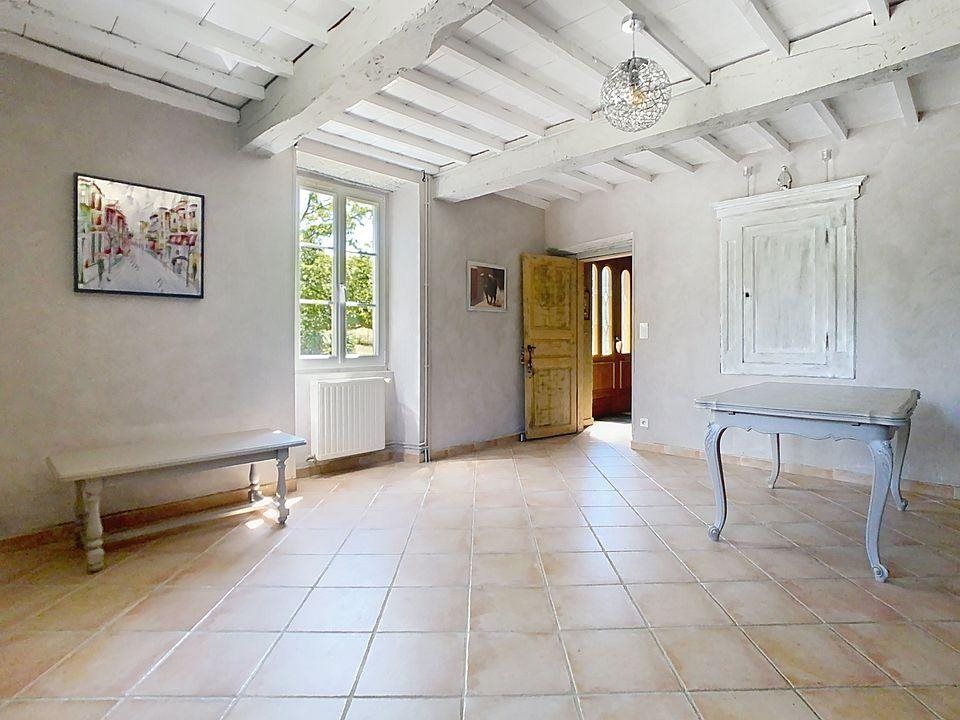 Property photo 3 of 20