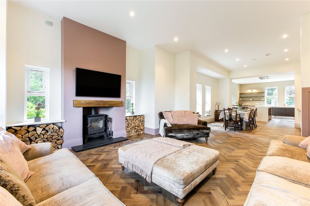 Property photo 3 of 30 Sitting Room