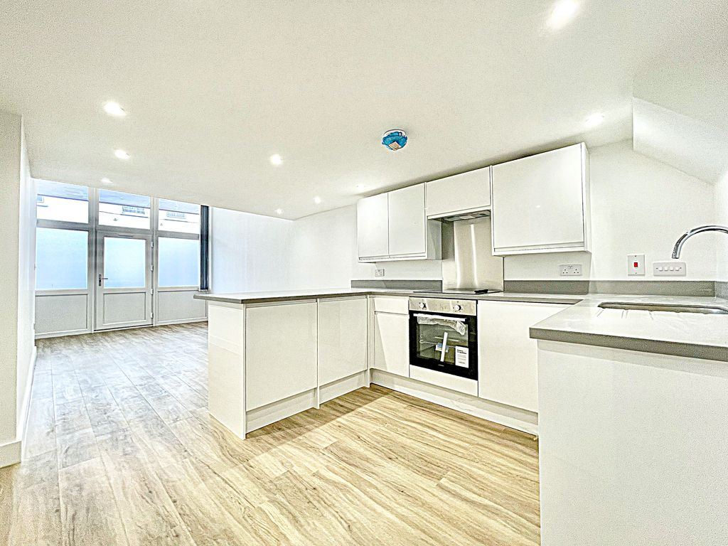 Property photo 3 of 25