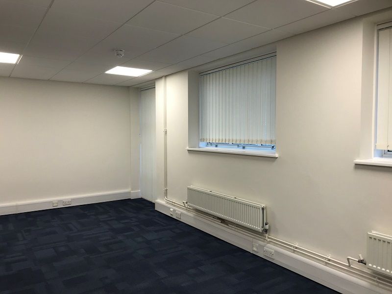 Property photo 1 of 10 60-02 To Let