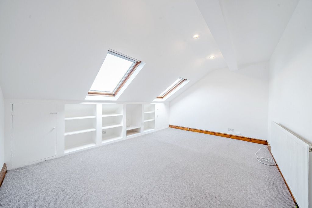 Property photo 2 of 13 Picture No. 18