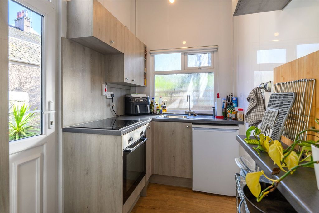Property photo 3 of 11 Kitchen