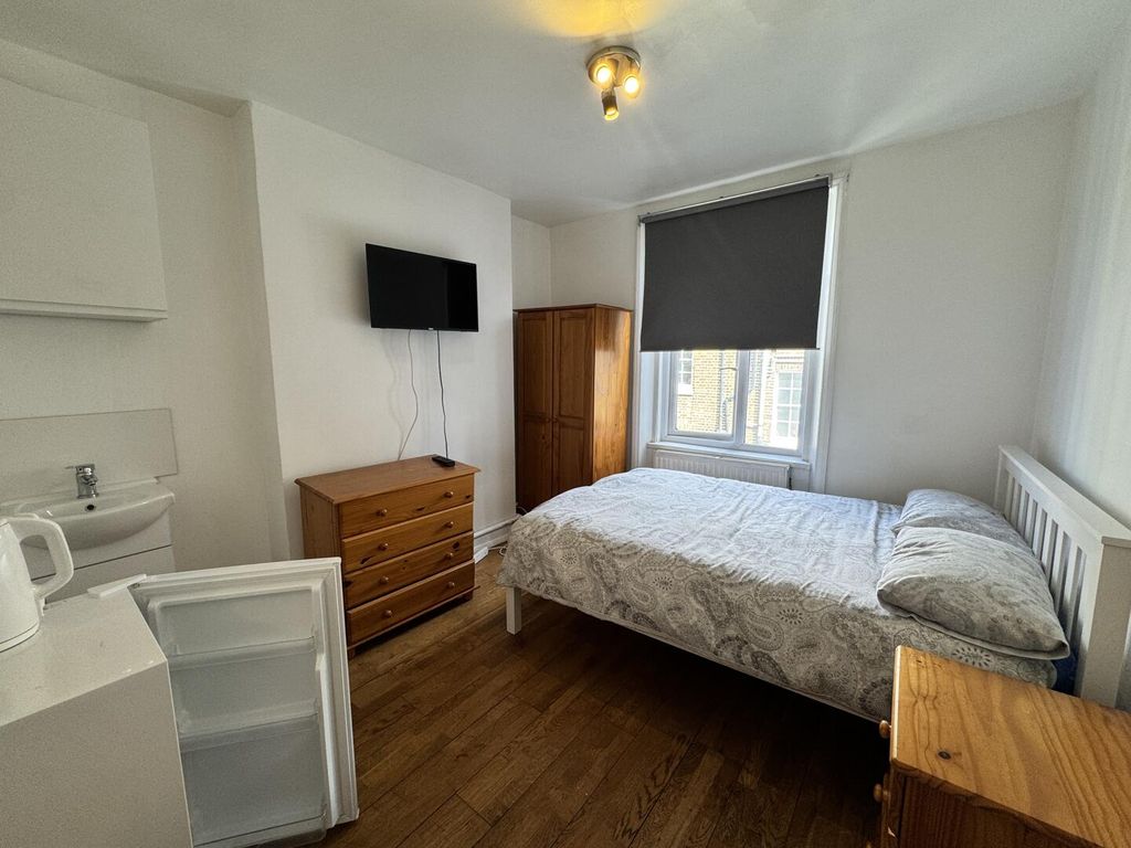 Property photo 3 of 10 Bedroom