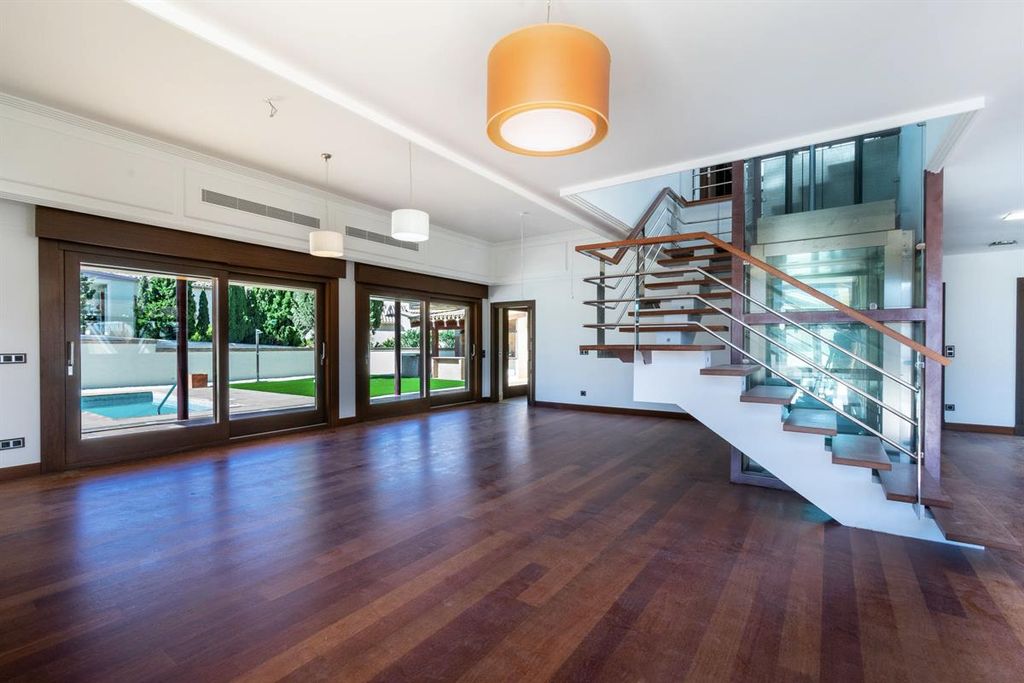 Property photo 3 of 12