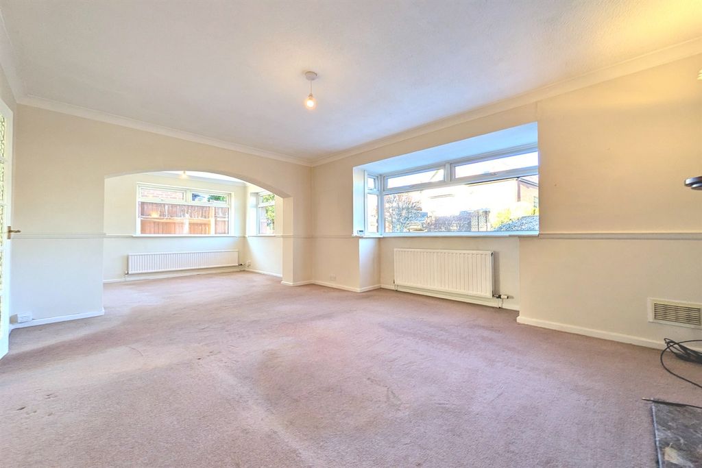 Property photo 2 of 9 Lounge