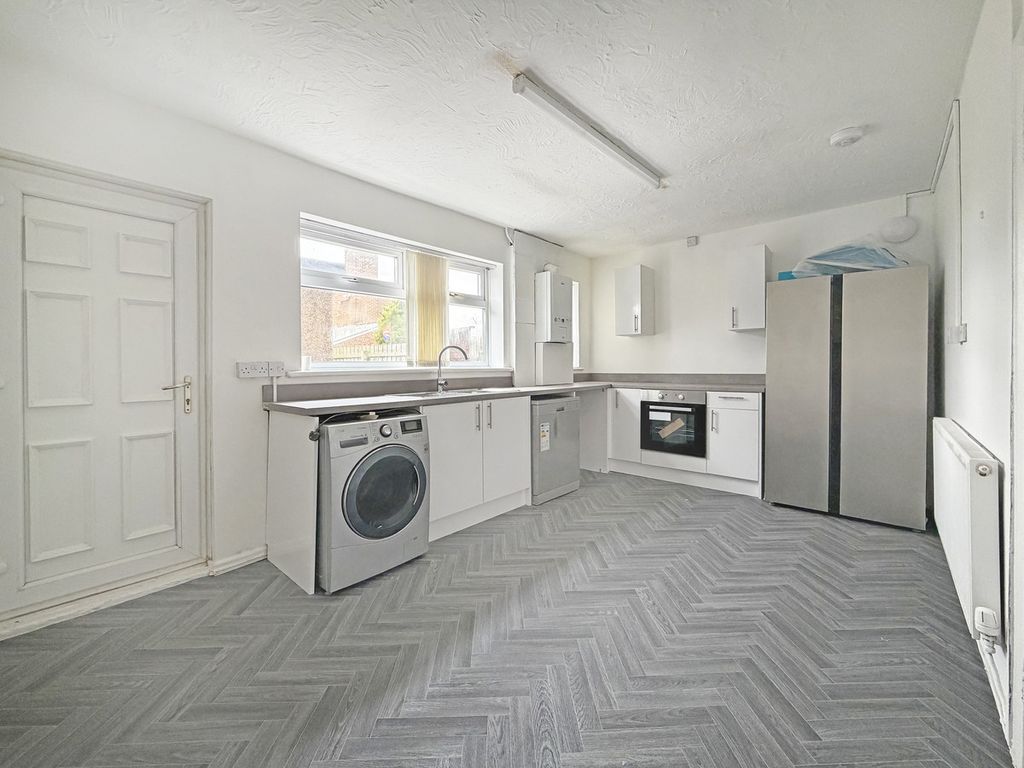 Property photo 3 of 25