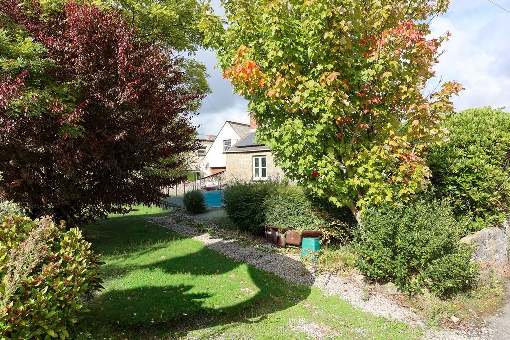 Property photo 2 of 25