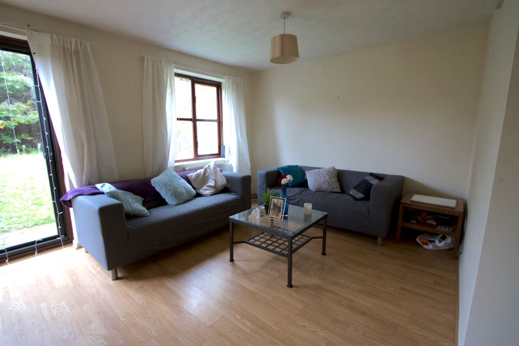 Property photo 1 of 9 Living Room