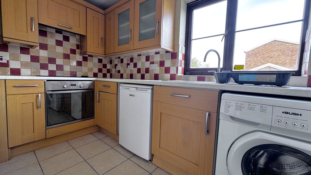Property photo 3 of 7 Kitchen