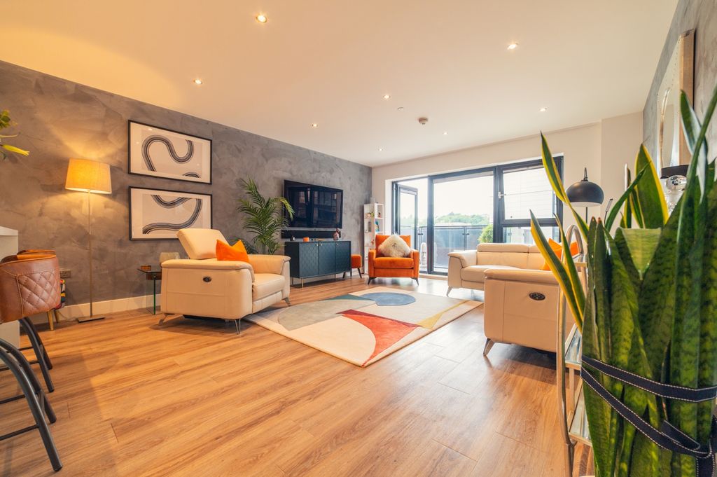 Property photo 2 of 34 Award-Winning Media Team On Every Listing_1