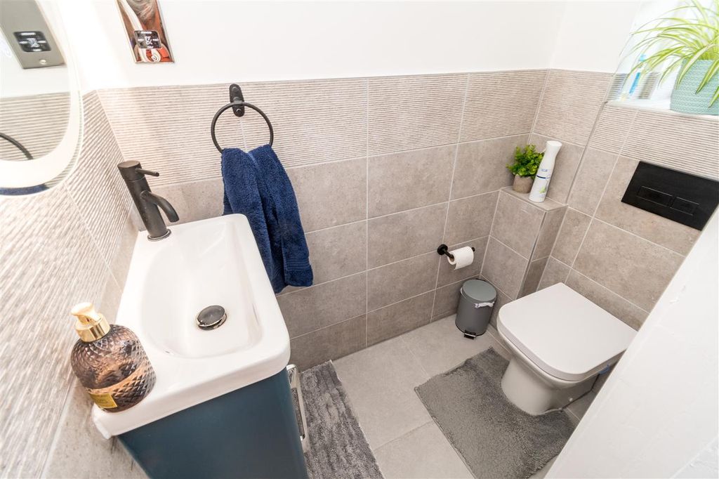 Property photo 3 of 18 W/C