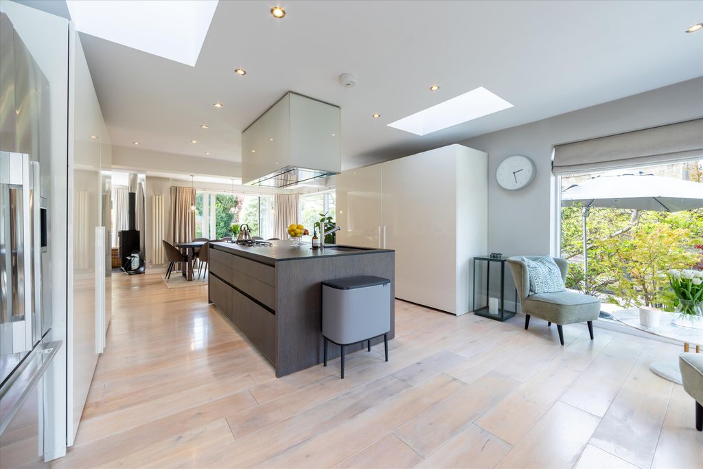 Property photo 3 of 26 Image