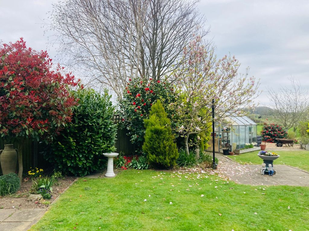 Property photo 2 of 26 Garden 6