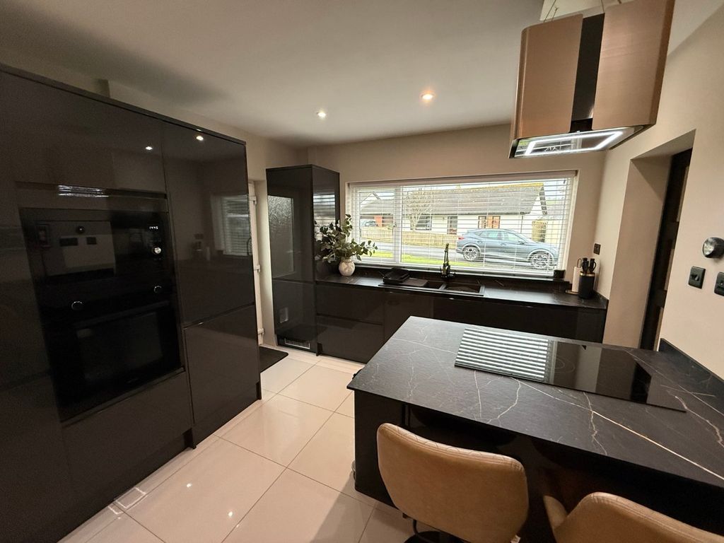 Property photo 3 of 34