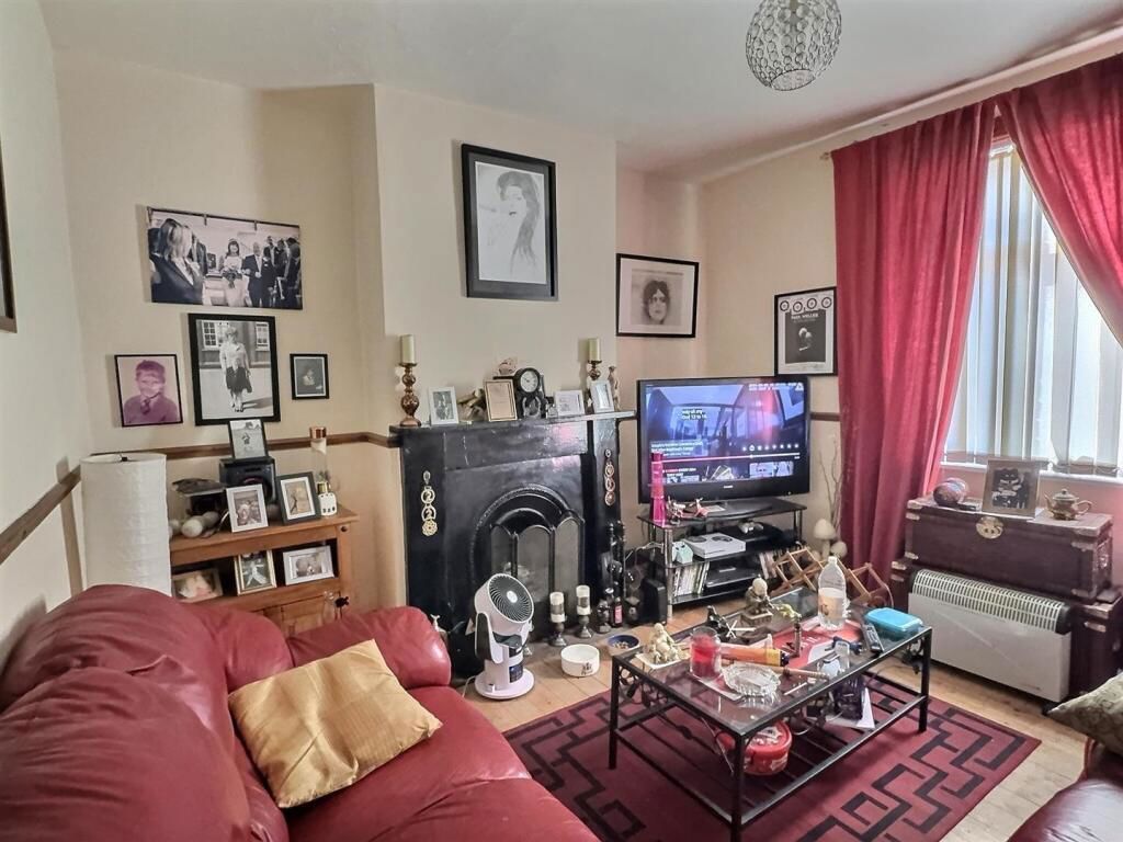 Property photo 2 of 8