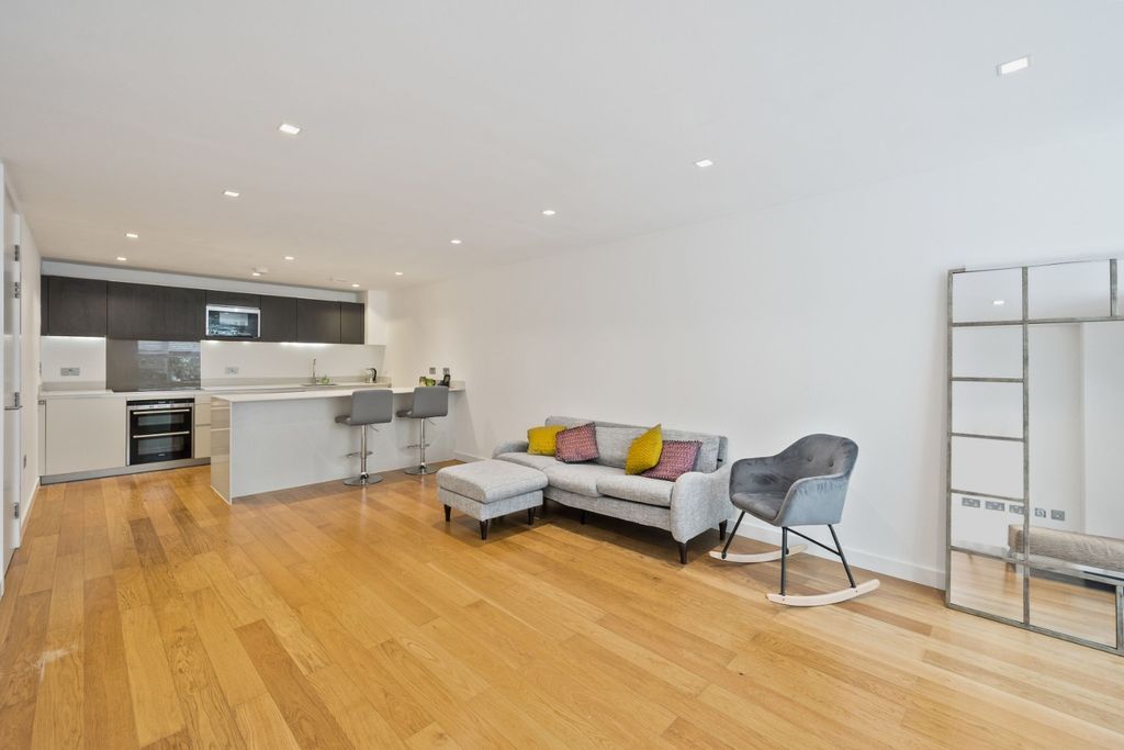 Property photo 2 of 13 4390251