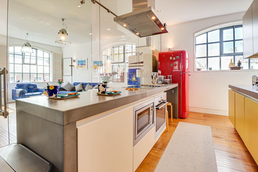 Property photo 3 of 17 Kitchen