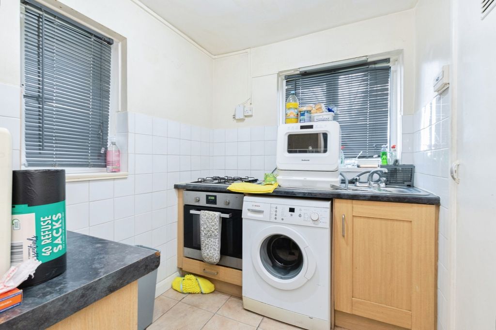 Property photo 2 of 7 Kitchen