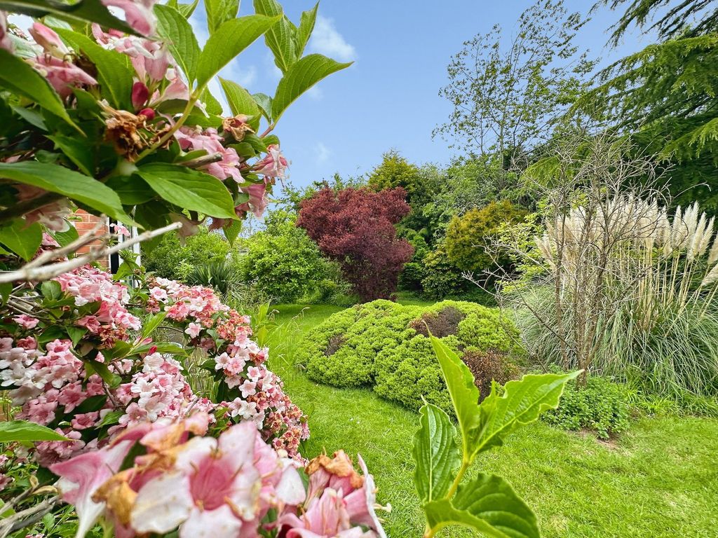 Property photo 2 of 12