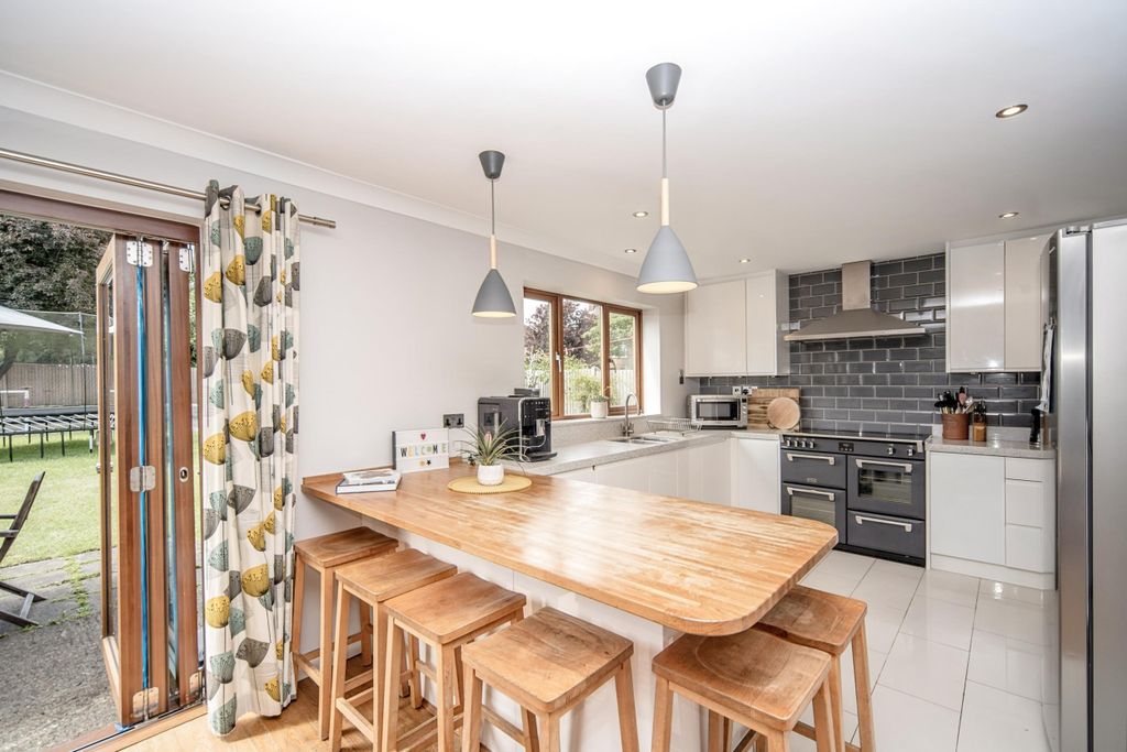 Property photo 2 of 10 26 Brendon Avenue (7