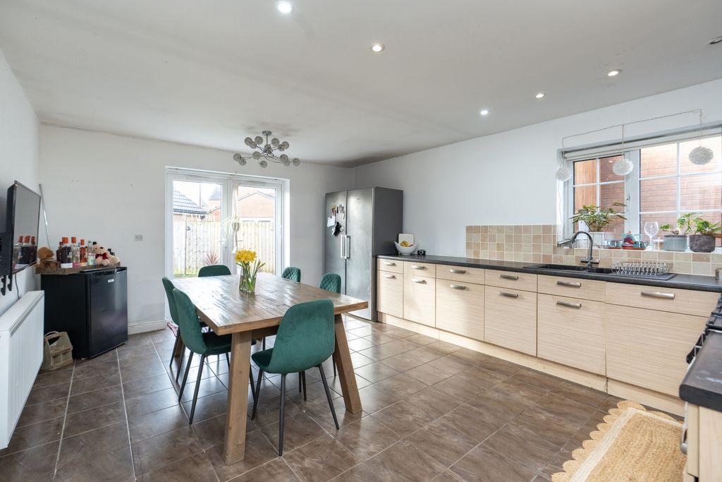 Property photo 3 of 26 Kitchen Diner