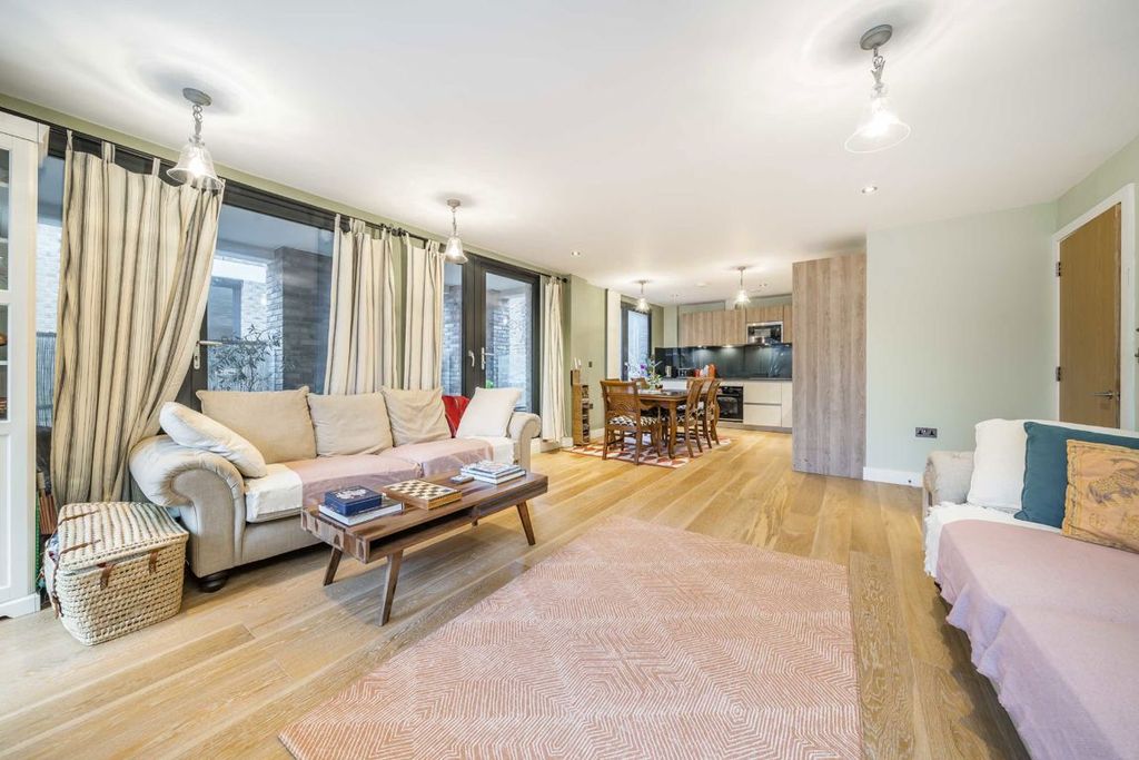 Property photo 2 of 11