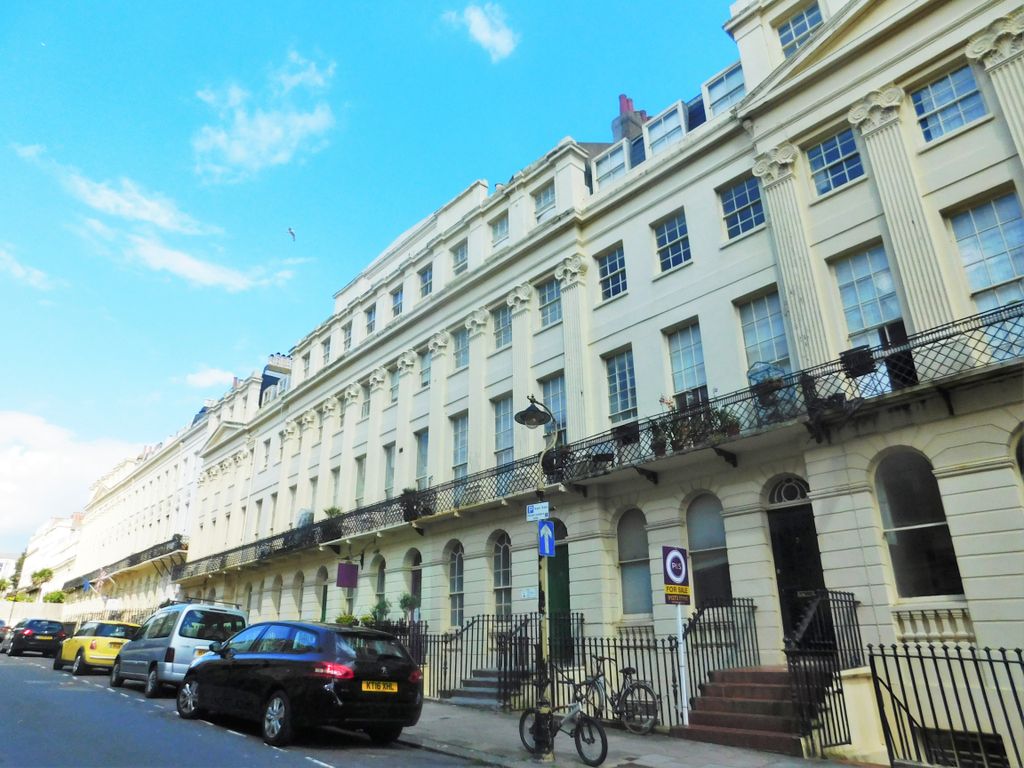 Property photo 1 of 6 Oriental Place Outside