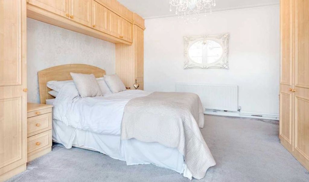 Property photo 1 of 21