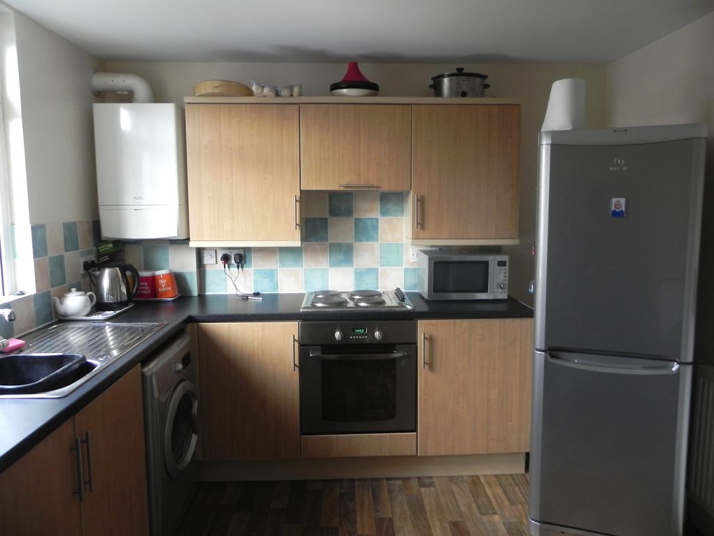 Property photo 3 of 7 Kitchen
