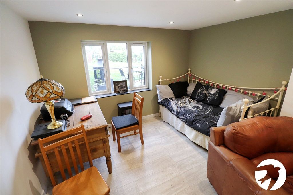 Property photo 3 of 23 Picture No. 13