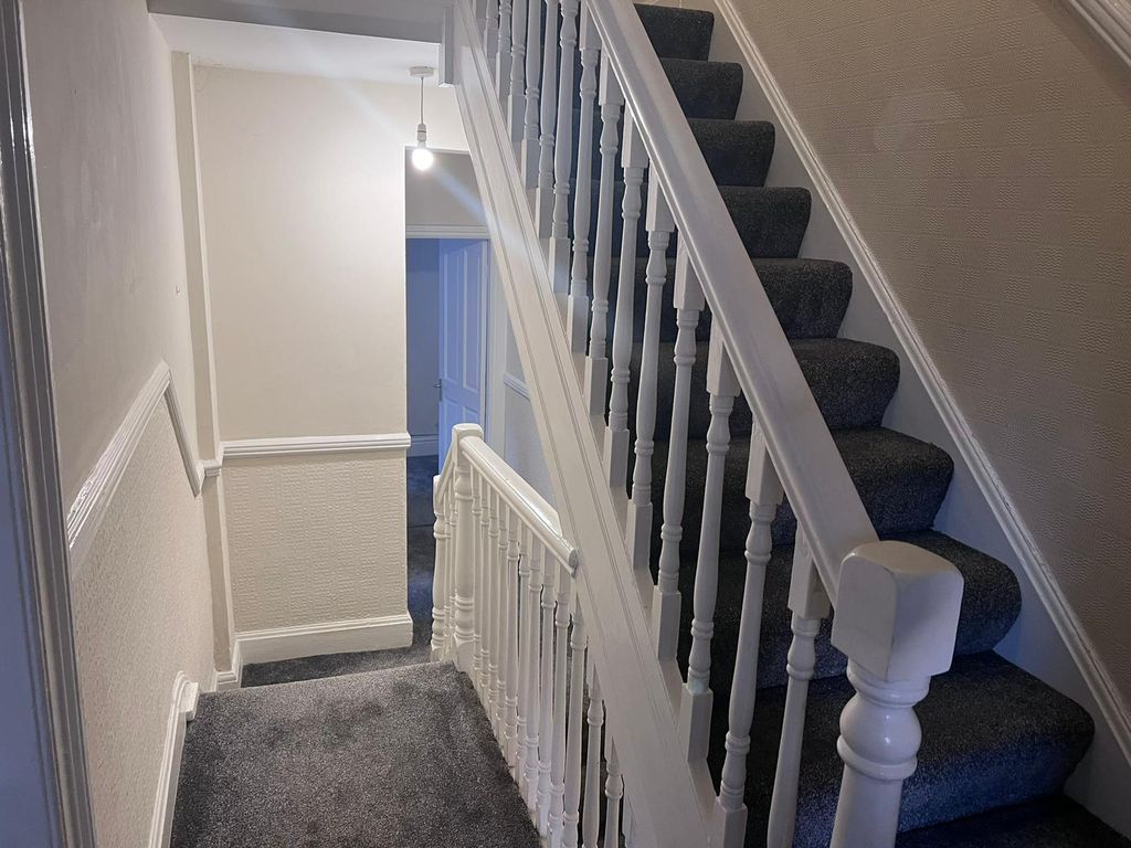 Property photo 2 of 15 Entrance Hall