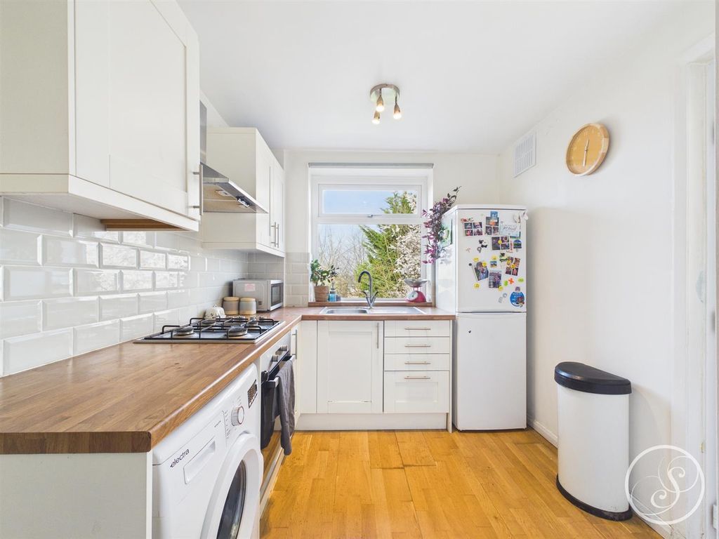 Property photo 3 of 14 Kitchen