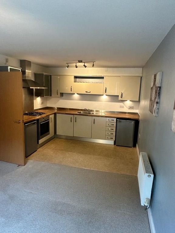 Property photo 1 of 7 Kitchen