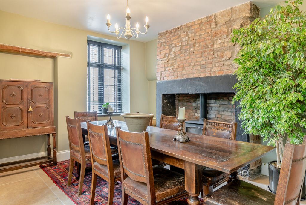 Property photo 3 of 21