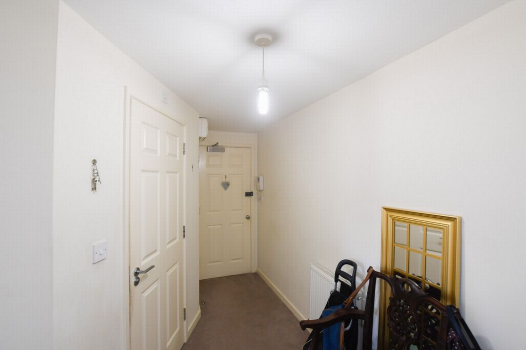 Property photo 3 of 12 Photo 8