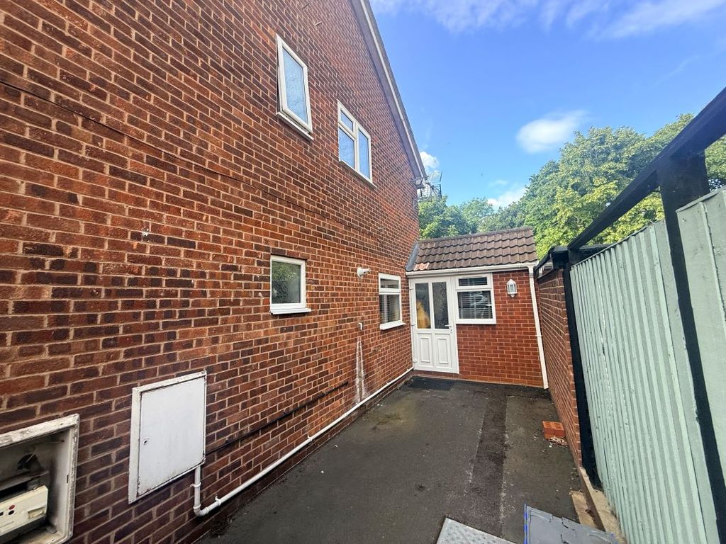 Property photo 3 of 35