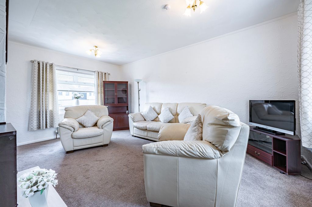 Property photo 3 of 33