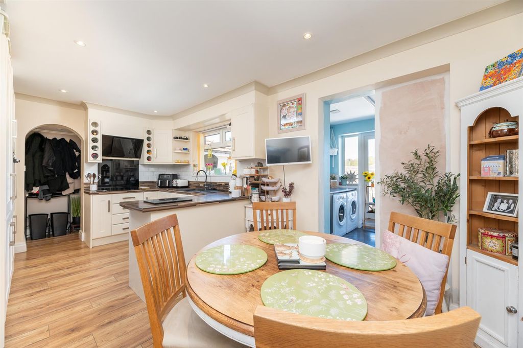 Property photo 2 of 23 Dining Kitchen