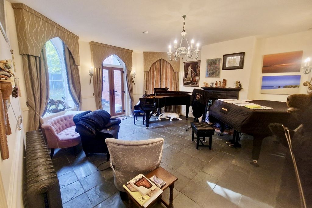 Property photo 3 of 22