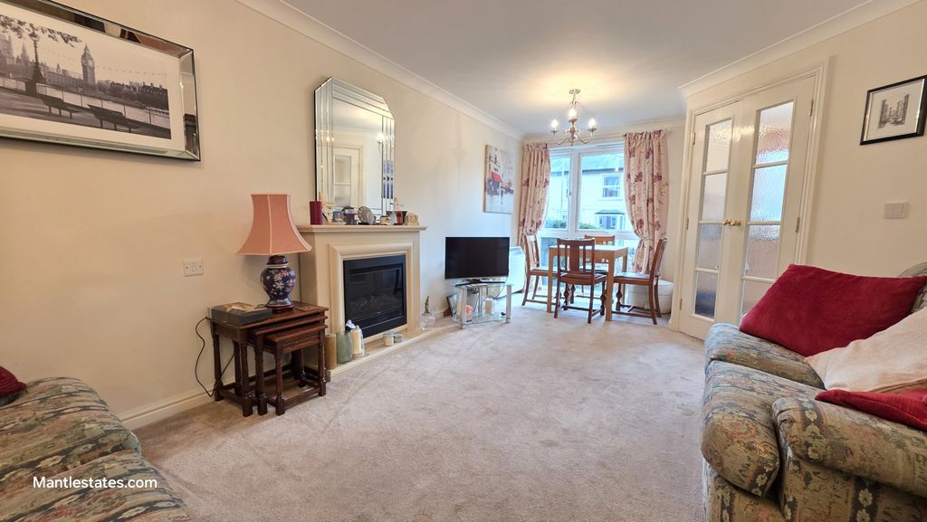 Property photo 2 of 19 Lounge